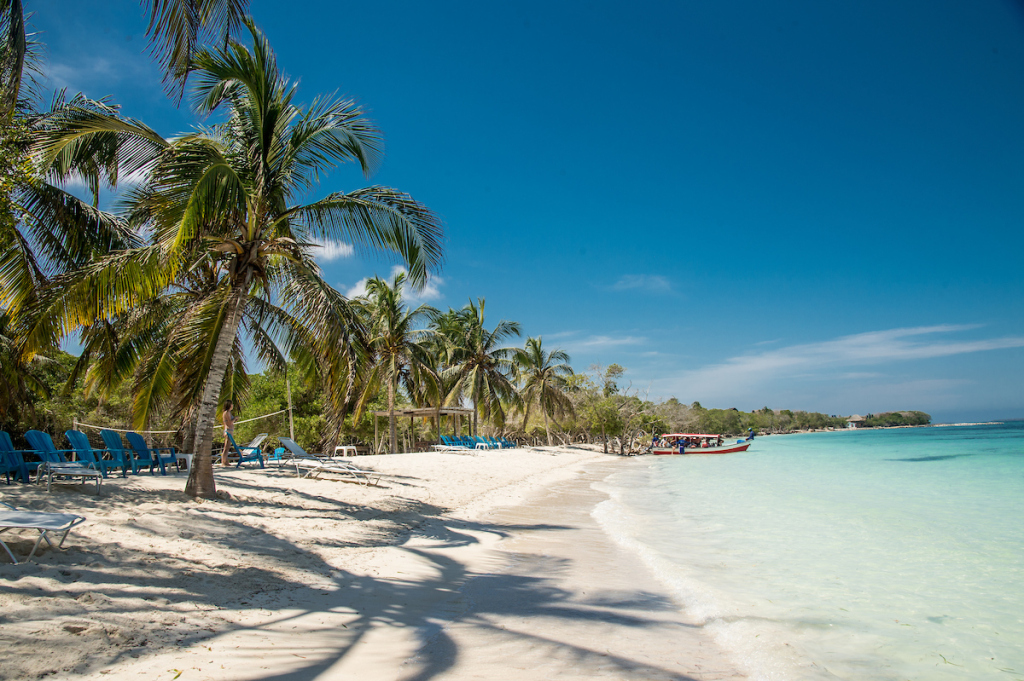 Relaxing on Islas del Rosario - The Travel Addict