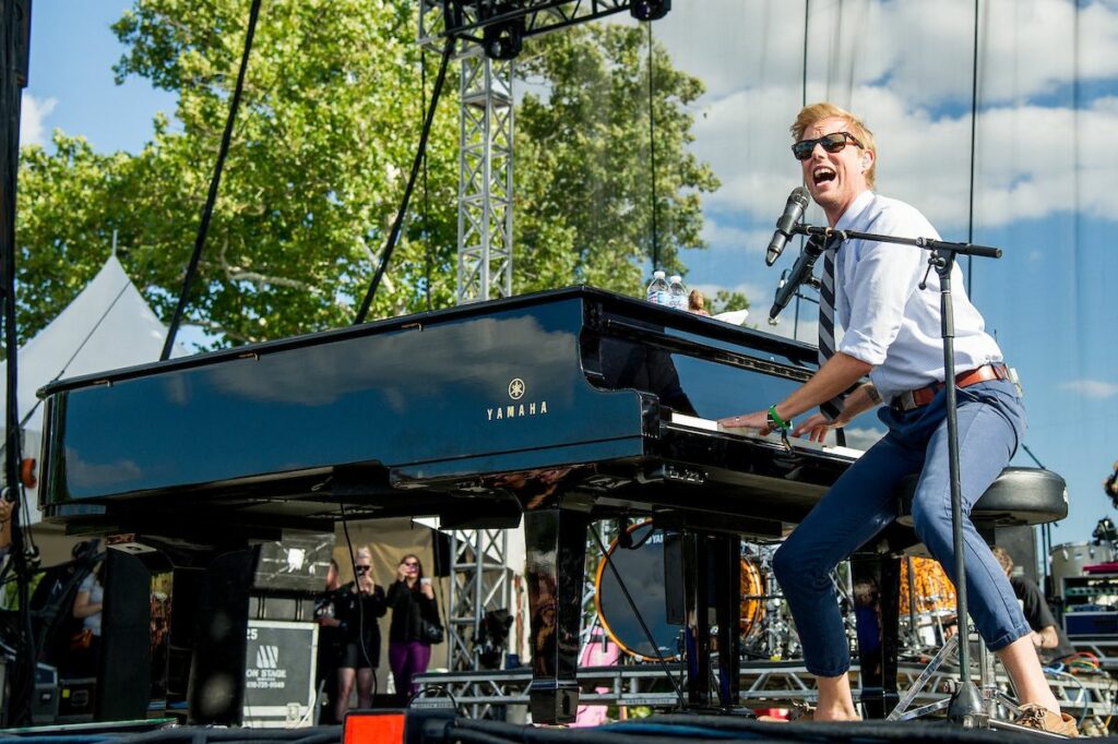 Andrew McMahon talks touring with Dashboard Confessional 