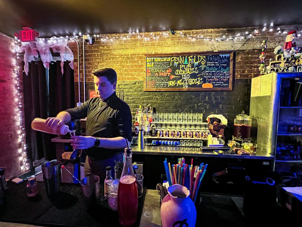 Christmas Themed Pop-Up Bars Return To Cincinnati