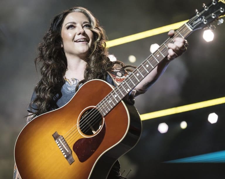 Recap: Country Thunder Brings A Fun Music Filled Weekend In Arizona