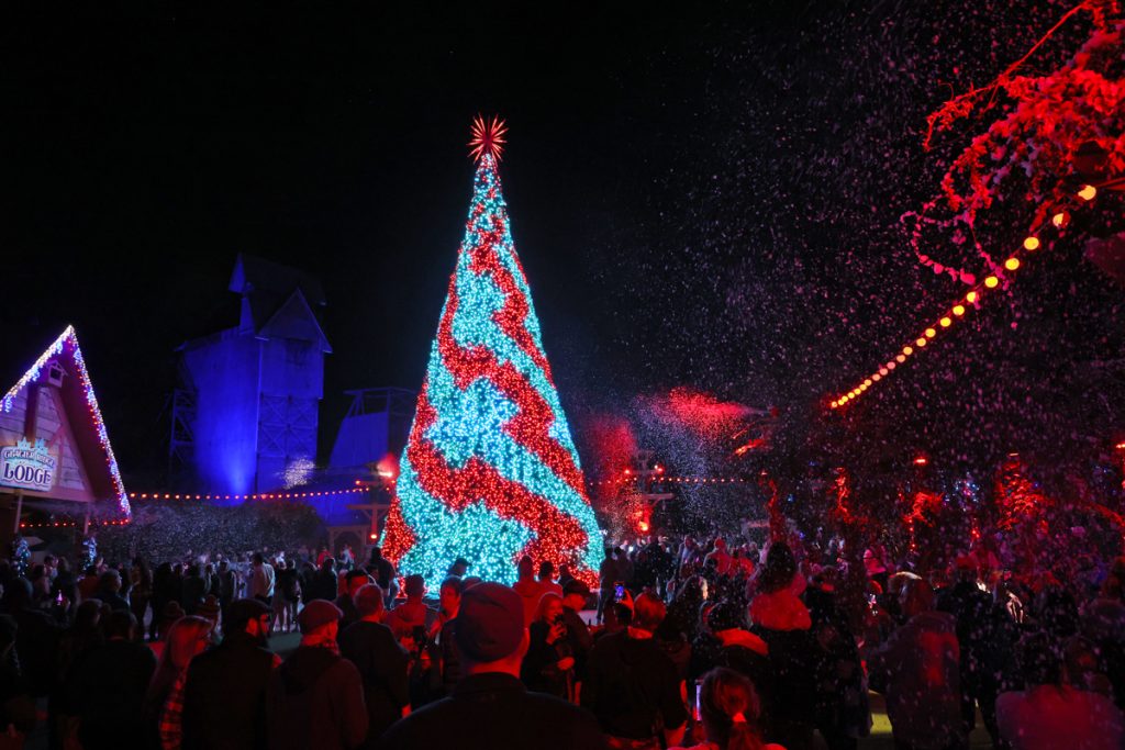 Dollywood Welcomes Guests To Smoky Mountain Christmas