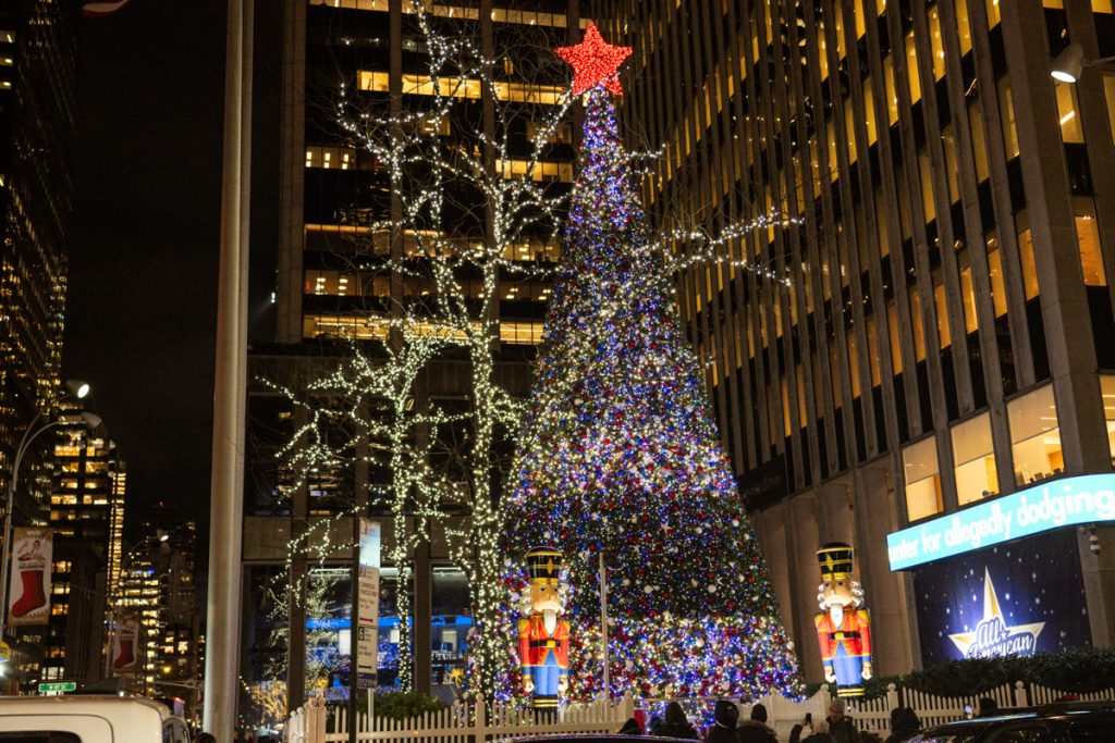 Travel Guide For 24 Hours In New York City During The Holidays