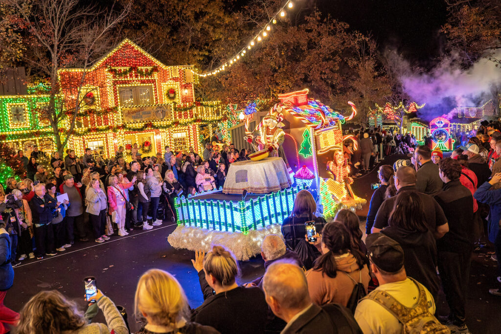 Silver Dollar City Shines For The Holiday Season