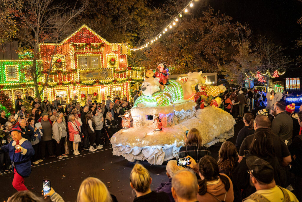 Silver Dollar City Shines For The Holiday Season