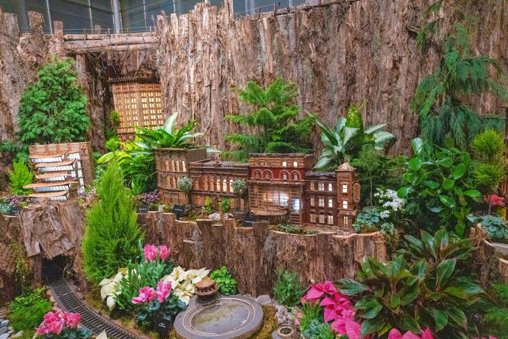 ENLIGHTEN Transforms Meijer Gardens Into a Winter Wonderland