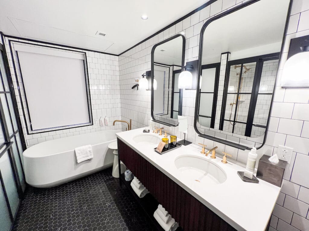 21c Museum Hotel St. Louis Blends Art and Luxury