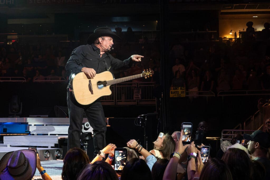 Garth Brooks Brings the 1990s Back to Indianapolis