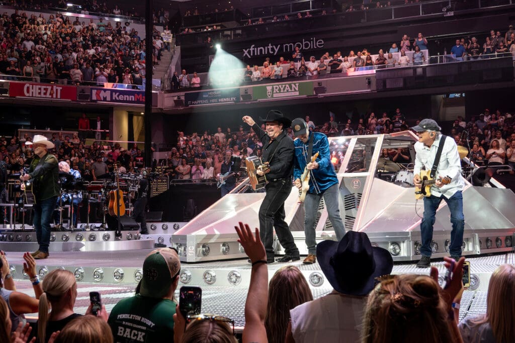 Garth Brooks Brings the 1990s Back to Indianapolis