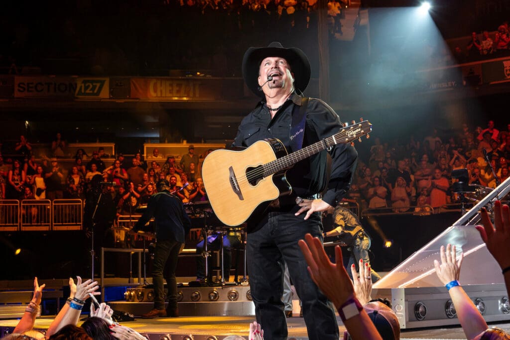 Garth Brooks Brings the 1990s Back to Indianapolis