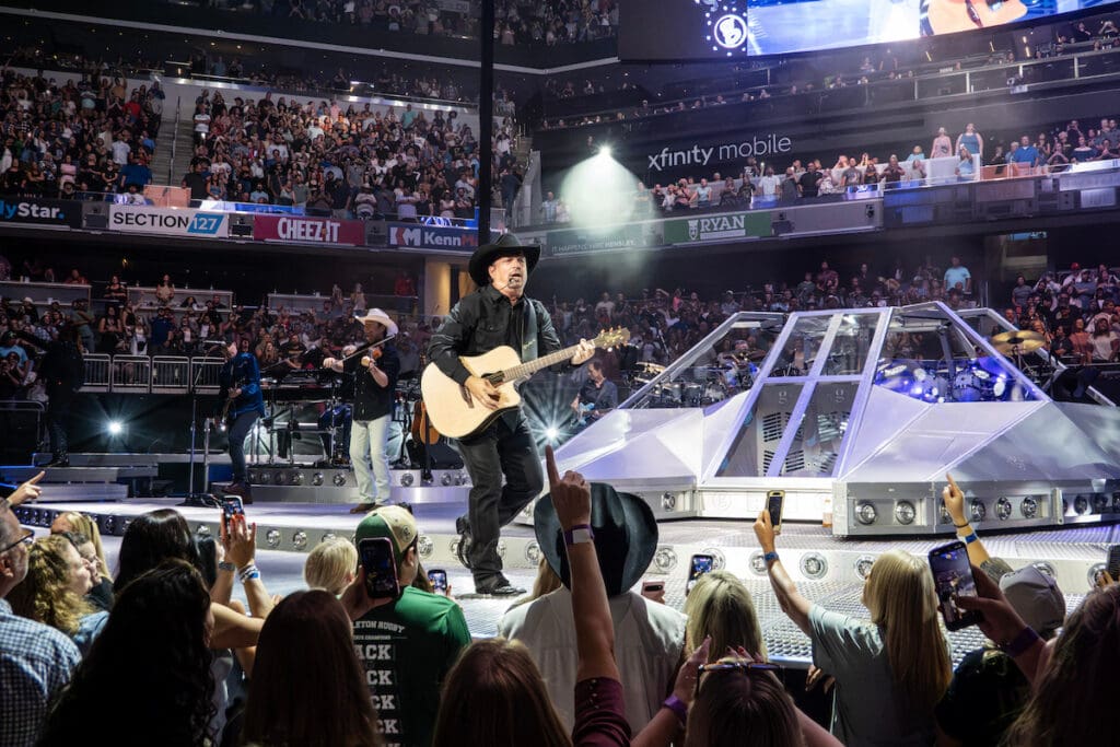 Garth Brooks Brings the 1990s Back to Indianapolis