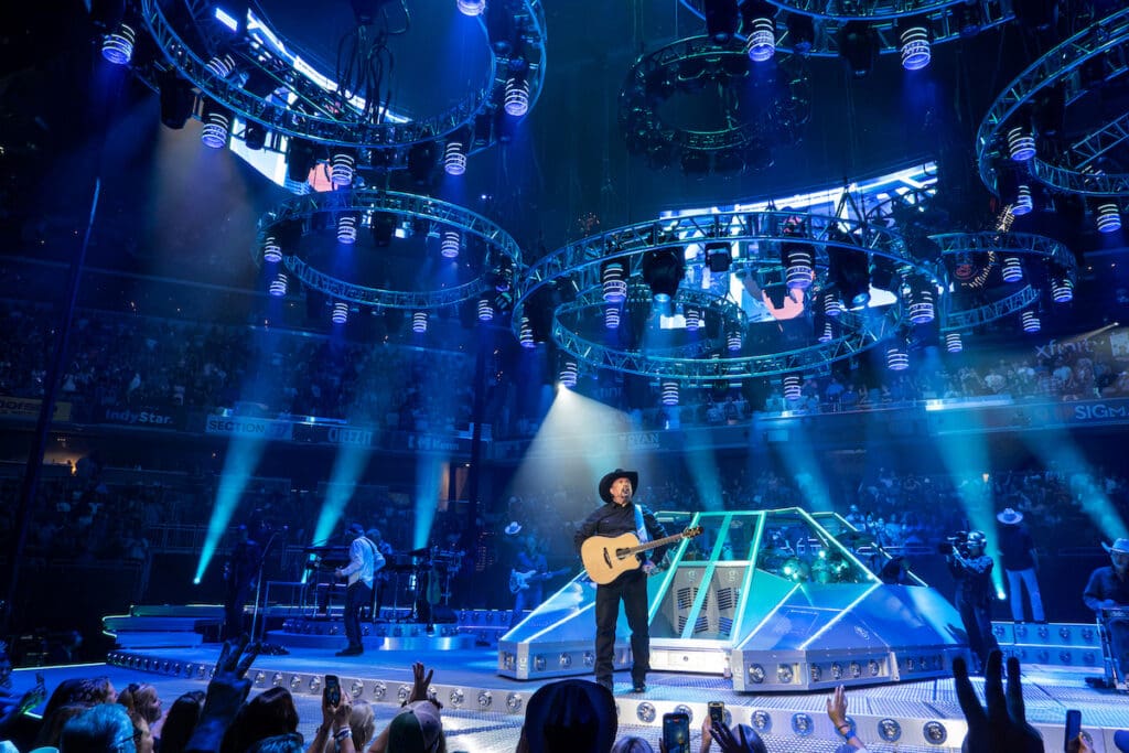 Garth Brooks Brings the 1990s Back to Indianapolis