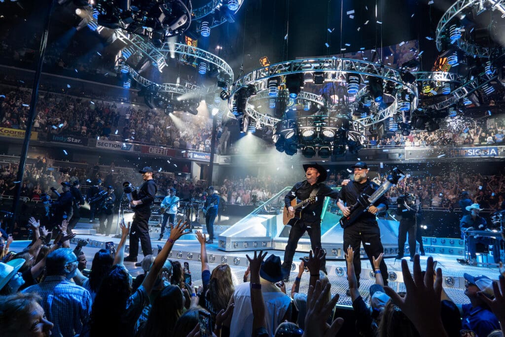 Garth Brooks Brings the 1990s Back to Indianapolis