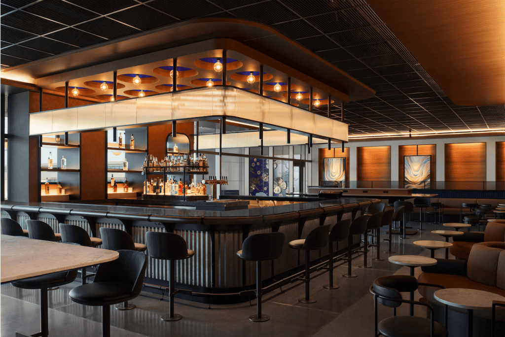 United Opens Its Largest Lounge in North and South America